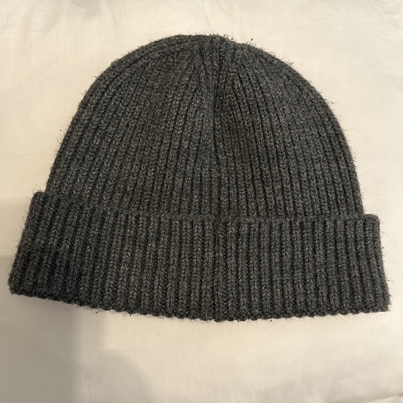 North face beanie - Picture 2 of 3